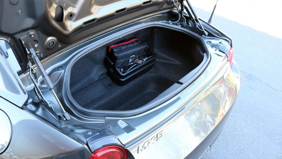 Багажник Mazda MX-5 Miata RF (ND) 2016 года  (NA) (фото 18 из 60)